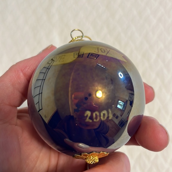 Li Bien Christmas glass ball ornament, dove of peace, “peace, love, joy” 2001 - Picture 4 of 6